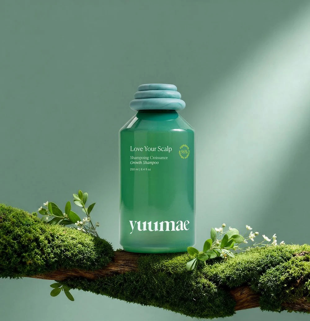 Le shampoing Yuumae sur une branche couverte de mousse